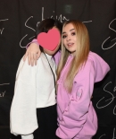 sabrinacarpenter-daily_281729.jpg