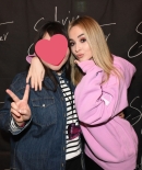 sabrinacarpenter-daily_281929.jpg