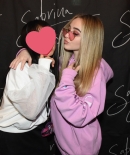 sabrinacarpenter-daily_282629.jpg