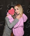 sabrinacarpenter-daily_28929.jpg