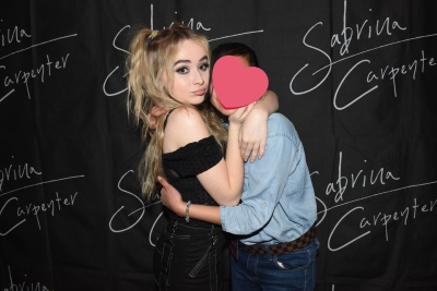 sabrinacarpenter-daily_281729.jpg