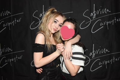 sabrinacarpenter-daily_282729.jpg