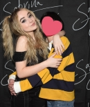 sabrinacarpenter-daily_288329.jpg