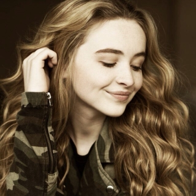 sabrinacarpenter-daily_28929.jpg