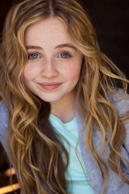 sabrinacarpenter-daily_281029.jpg