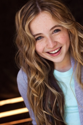 sabrinacarpenter-daily_28229.jpg