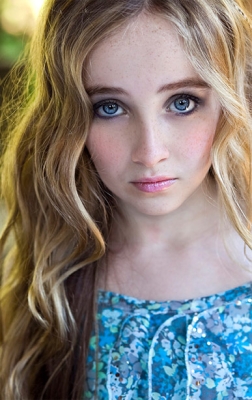 sabrinacarpenter-daily_28529.jpg