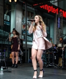 sabrinacarpenter-daily_287629.jpg