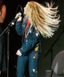 sabrinacarpenter-daily_28129.jpg