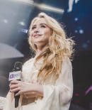 sabrinacarpenter-daily_282929.jpg