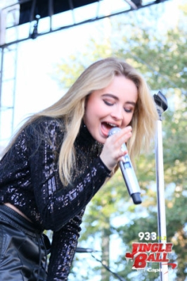 sabrinacarpenter-daily_284229.jpg