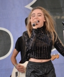 sabrinacarpenter-daily_282629.jpg