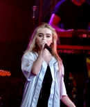 sabrinacarpenter-daily_282829.jpg