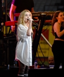 sabrinacarpenter-daily_28529.jpg