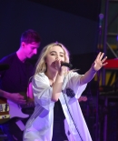 sabrinacarpenter-daily_285329.jpg