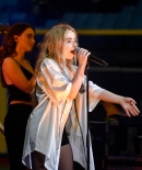 sabrinacarpenter-daily_28729.jpg