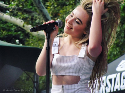 sabrinacarpenter-daily_281429.jpg