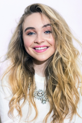 sabrinacarpenter-daily_28729.jpg