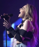 sabrinacarpenter-daily_281029.jpg