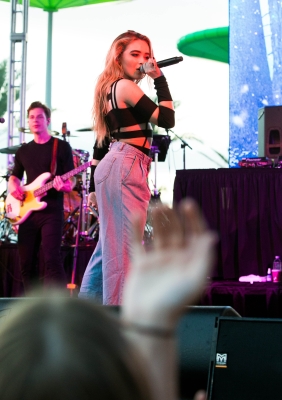 sabrinacarpenter-daily_283329.jpg