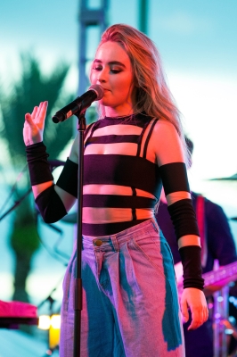 sabrinacarpenter-daily_284929.jpg