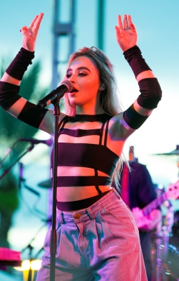 sabrinacarpenter-daily_285029.jpg