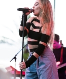 sabrinacarpenter-daily_28129.jpg