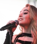 sabrinacarpenter-daily_282729.jpg