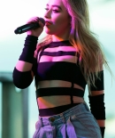 sabrinacarpenter-daily_283829.jpg