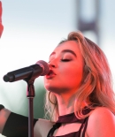 sabrinacarpenter-daily_284729.jpg