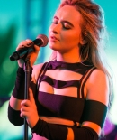 sabrinacarpenter-daily_285329.jpg