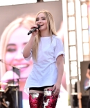 sabrinacarpenter-daily_281429.jpg