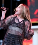 sabrinacarpenter-daily_282729.jpg