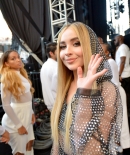 sabrinacarpenter-daily_284629.jpg