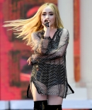 sabrinacarpenter-daily_28729.jpg