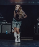 sabrinacarpenter-daily_283429.jpg