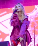 sabrinacarpenter-daily_28329.jpg