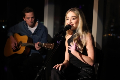 sabrinacarpenter-daily_28329.jpg