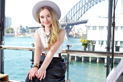 sabrinacarpenter-daily_28329.jpg