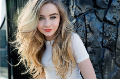 sabrinacarpenter-daily_281029.jpg