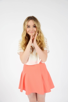 sabrinacarpenter-daily_283529.JPG