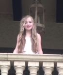 sabrinacarpenter-daily_282829.jpg