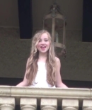 sabrinacarpenter-daily_283129.jpg