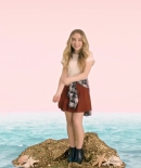 sabrinacarpenter-daily_282529.jpg