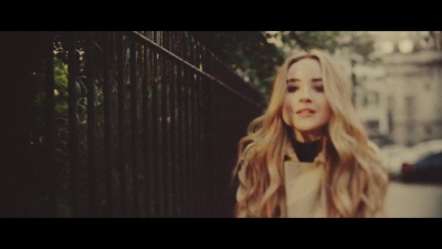 sabrinacarpenter-daily_281129.jpg