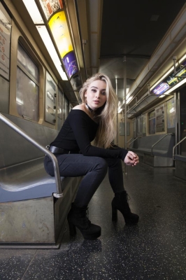 sabrinacarpenter-daily_28829.jpg