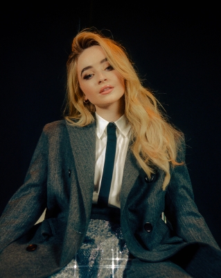 sabrinacarpenter-daily_283829.jpg