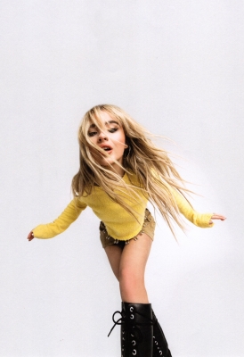 sabrinacarpenter-daily_28829.jpg