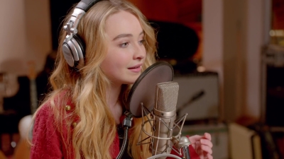 sabrinacarpenter-daily_28529.jpg