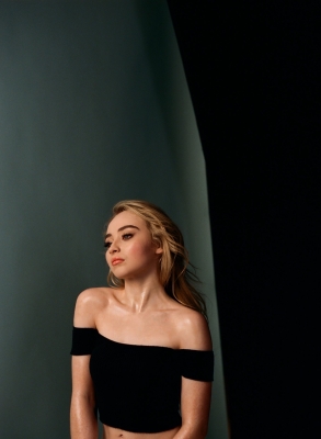 sabrinacarpenter-daily_28429.jpg